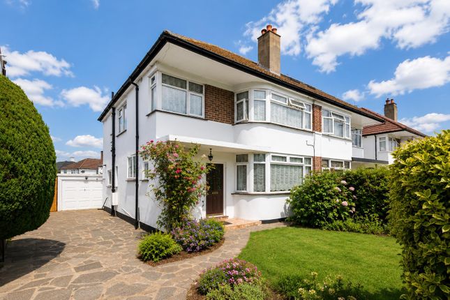3 bed property, in Warrender Way, £700,000
