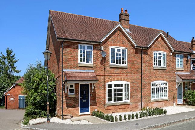 3 bed property, in Crossways, £895,000