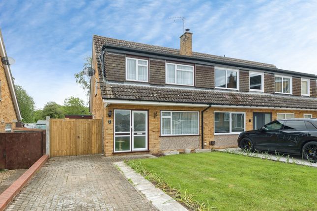 3 bed property, in Carlton Close, £325,000
