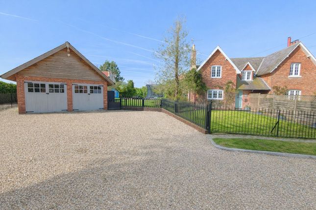 2 bed property, in West Road, £299,500