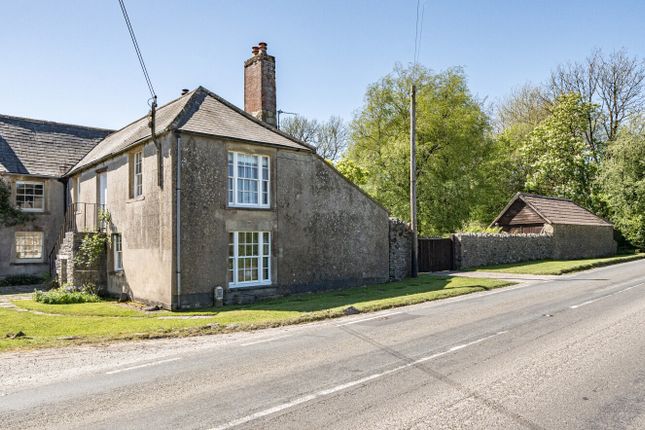 2 bed property, in North Wing, £350,000