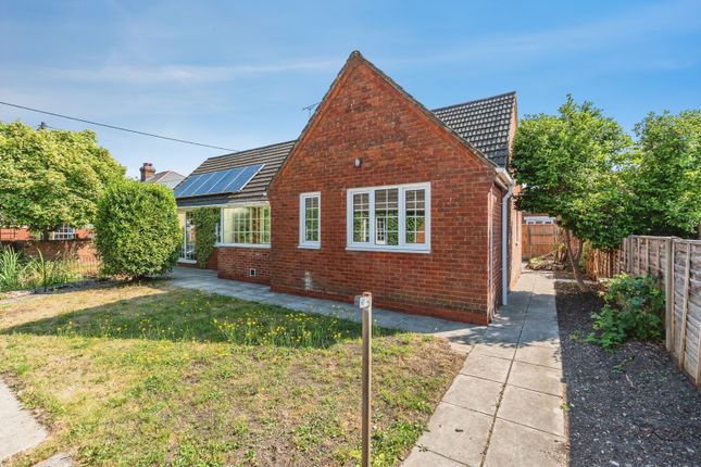 2 bed property, in Brokenford Avenue, £325,000