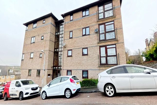 1 bed property, in Flat, £125,000