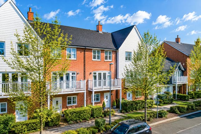 4 bed property, in Chequers Avenue, £500,000