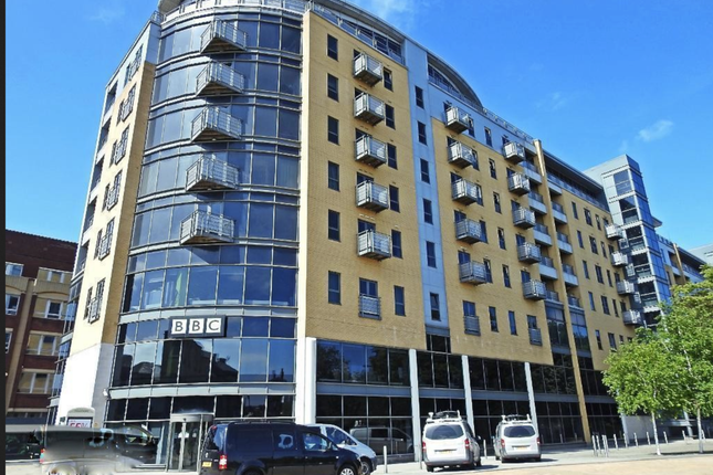 2 bed property, in Queens Court, £85,000