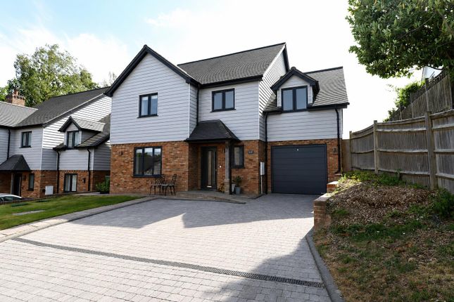 4 bed property, in Wood View, £600,000