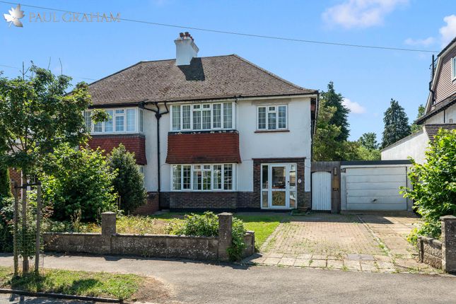 4 bed property, in Waterer Rise, £795,000
