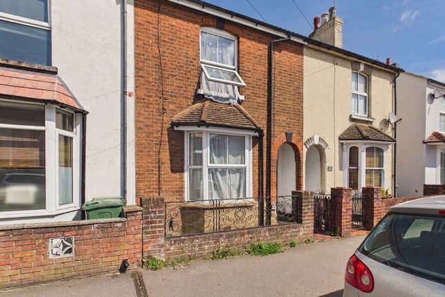 2 bed property, in Cambridge Street, £280,000