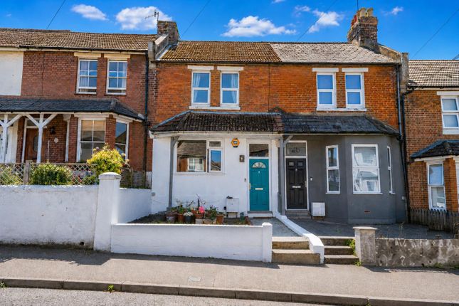 2 bed property, in Perth Road, £260,000