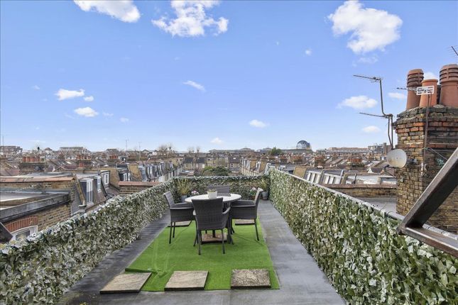 4 bed property, in Fulham Palace Road, £749,950