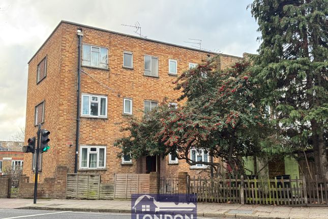 1 bed property, in Isledon Road, £320,000
