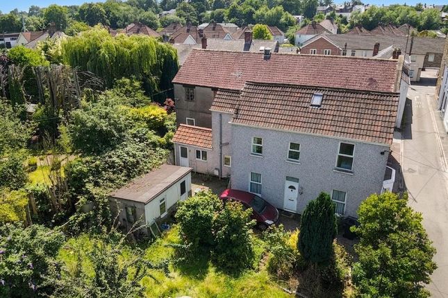 2 bed property, in Bath Place, £245,000