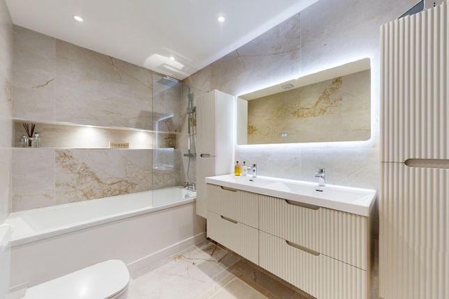 2 bed property, in Horsley Hill Road, £194,995