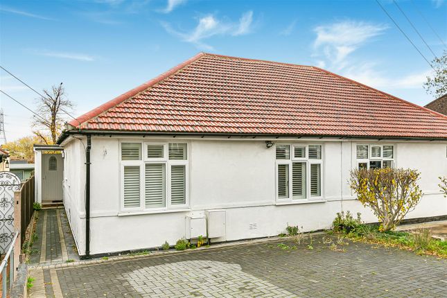 3 bed property, in Clarkes Avenue, £550,000