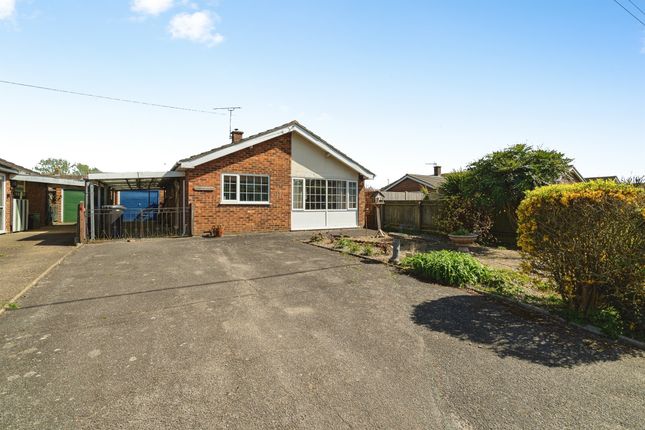 2 bed property, in Roydon Gardens, £230,000
