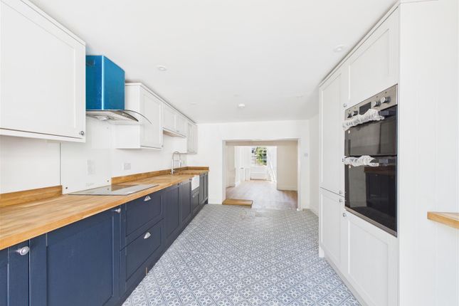 4 bed property, in New Street, £350,000