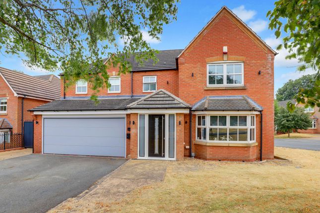 5 bed property, in Paddock Close, £535,000