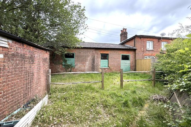 1 bed property, in Vinehall Road, £250,000
