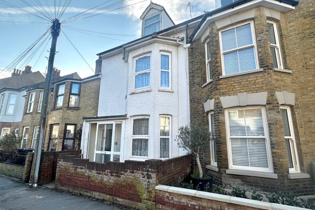4 bed property, in Blenheim Road, £350,000