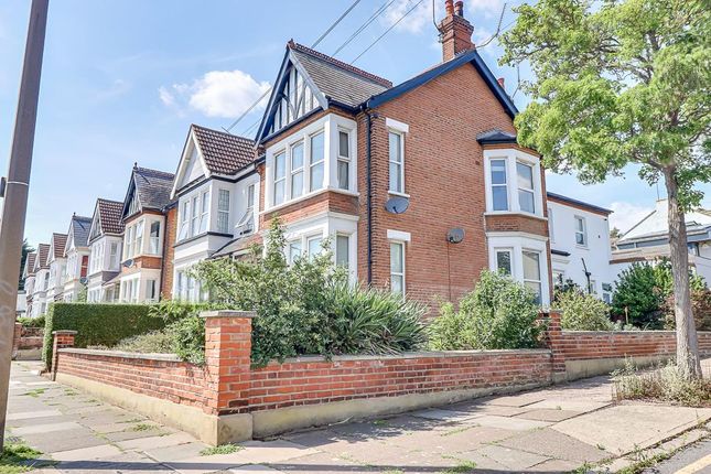 1 bed property, in York Road, £160,000
