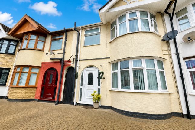 3 bed property, in Runfold Avenue, £300,000