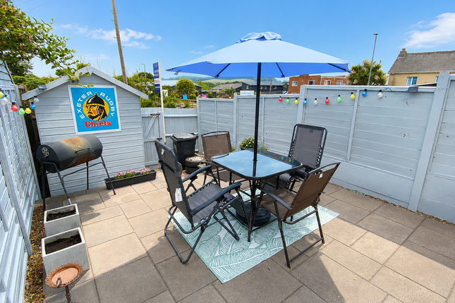 2 bed property, in Little Week Road, £215,000