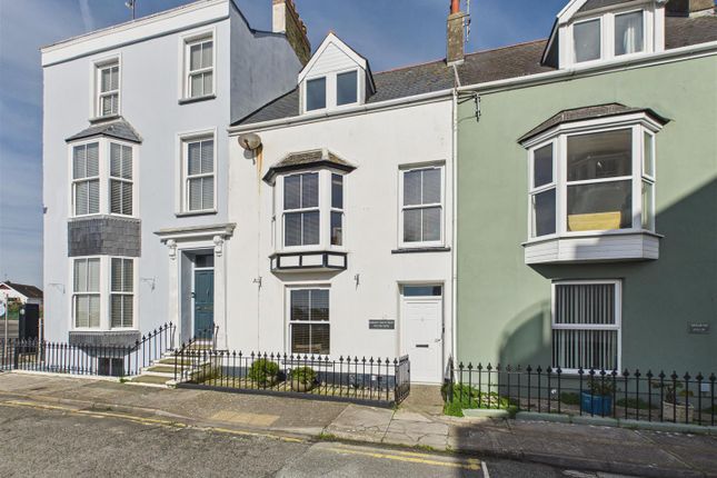5 bed property, in South Cliff Street, £425,000