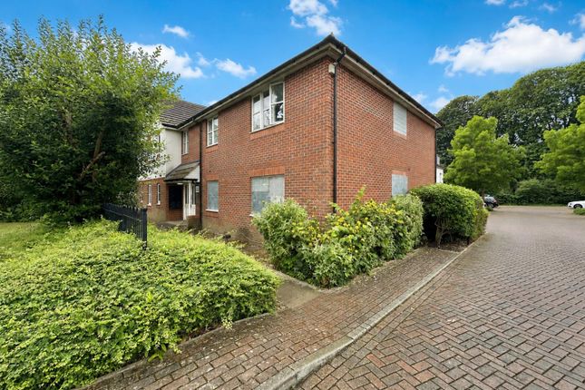 2 bed property, in Reid Close, £250,000