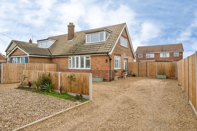 2 bed property, in Sea View Road, £200,000