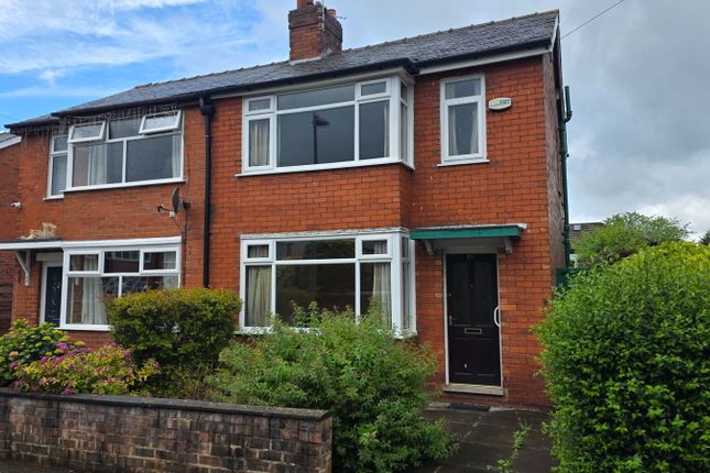 3 bed property, in Lawn Drive, £170,000