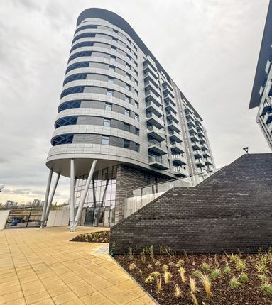 2 bed property, in Manchester Waters Tower 3, £290,000