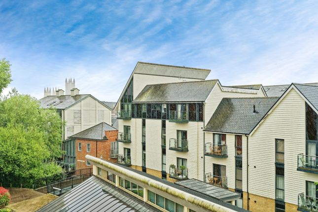 1 bed property, in The Rope Walk, £120,000