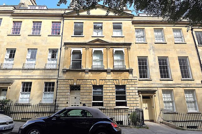 1 bed property, in St James Square, £240,000