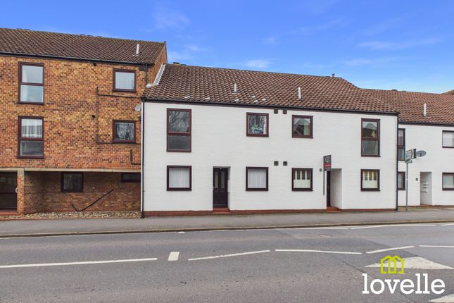 2 bed property, in Elm Tree Court, £100,000