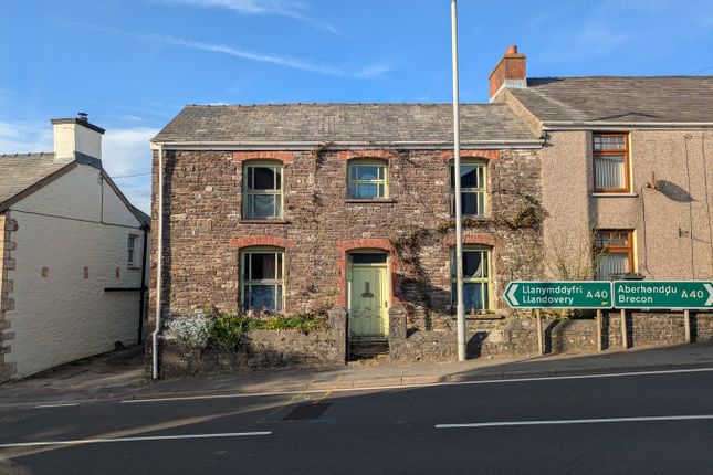 4 bed property, in Trecastle, £225,000