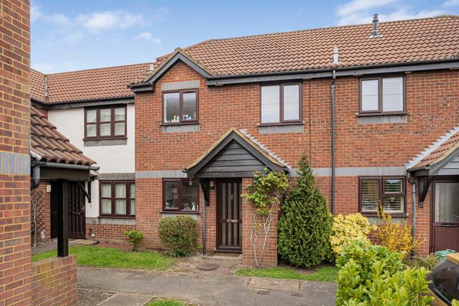 2 bed property, in Englefield Close, £375,000