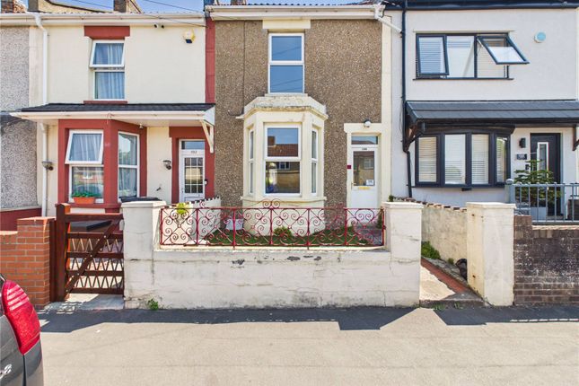 2 bed property, in Burchells Green Road, £220,000