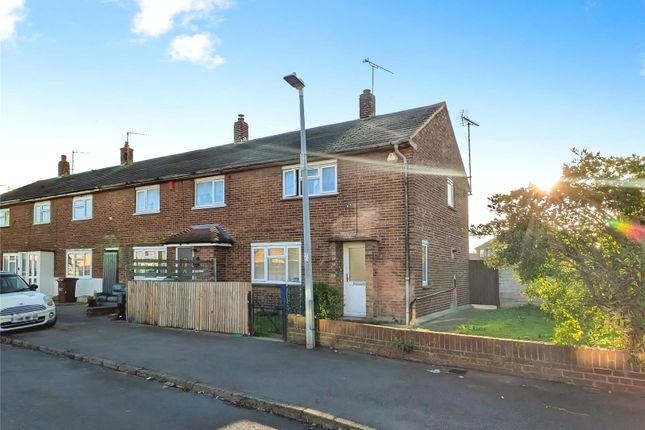 2 bed property, in Queensway, £200,000