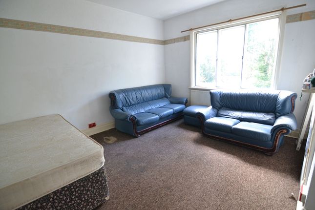 4 bed property, in Fountain Road, £385,000