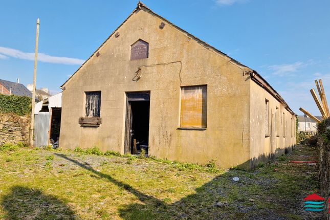 Studio, in Cefn Y Traeth, £90,000