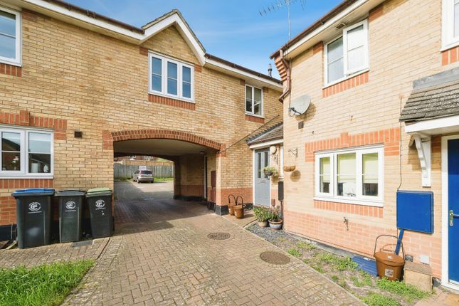 1 bed property, in Beech Close, £290,000