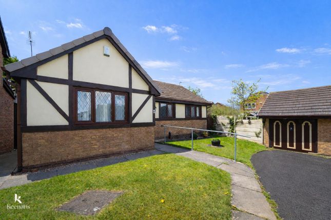 2 bed property, in Clockhouse Court, £225,000