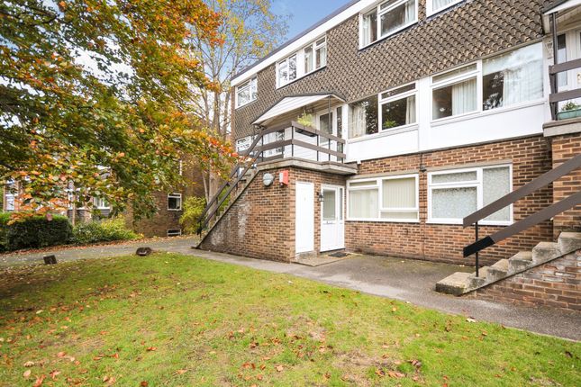 2 bed property, in Lubbock Road, £325,000