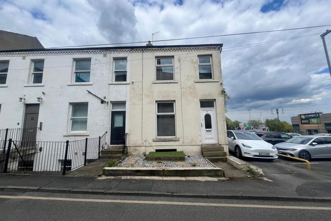 4 bed property, in Bath Street, £150,000