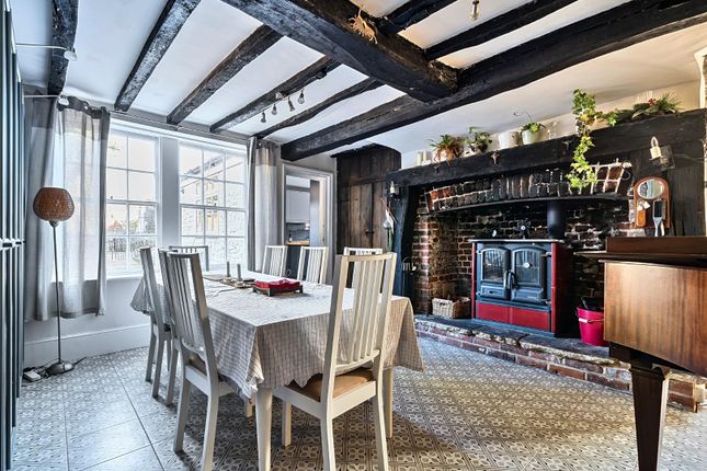 5 bed property, in High Street, £650,000