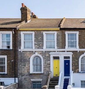 5 bed property, in Marine Parade, £295,000