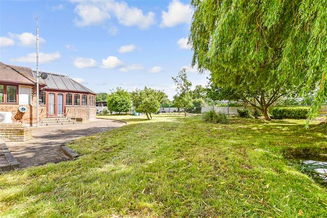 2 bed property, in Marks Farm Lane, £650,000
