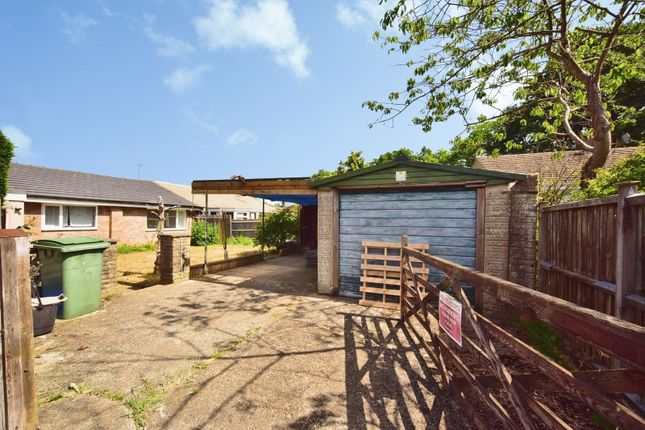 3 bed property, in Heath Field, £350,000