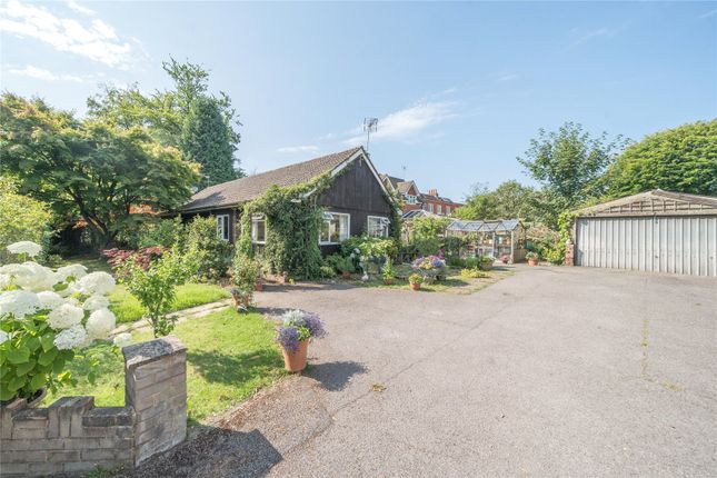3 bed property, in Grayshott, £450,000