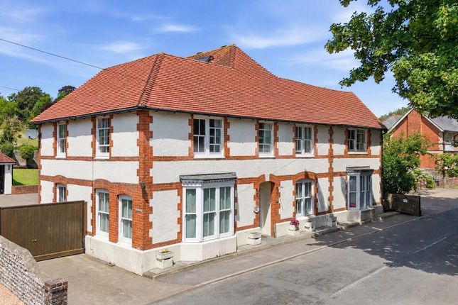 6 bed property, in High Street, £1,300,000